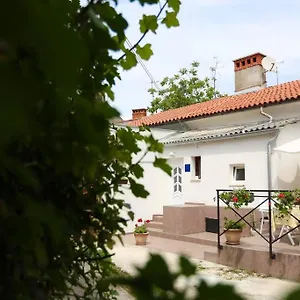 Apartment Charming In Town Center, Pula